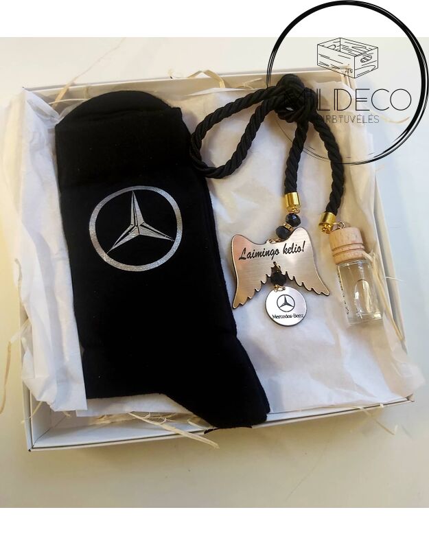 Mercedes fano komplektas: automobilio pakabukas / kvapukas+ kojinės