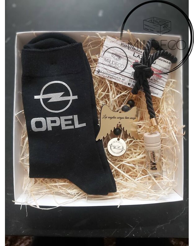 Opel fanui rinkinys : automobilio pakabukas/kvapukas + kojinės