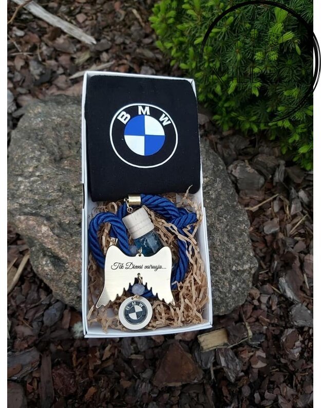 Komplektas BMW fanui : automobilio pakabukas/ kvapas " Tik Dievai vairuoja..BMW" + kojinės "BMW"